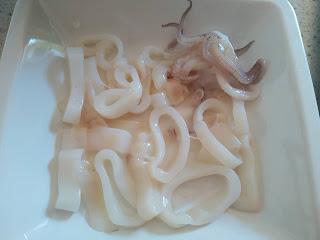 SPAGHETTI AL NERO DI SEPPIA CON CALAMAR A LA PLANCHA CON AJOS Y LIMÓN SPAGHETTI AL NERO DI SEPPIA CON CALAMAR A LA PLANCHA CON AJOS Y LIMÓN