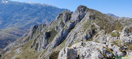 Camino al Pico Romiru desde la Fayona