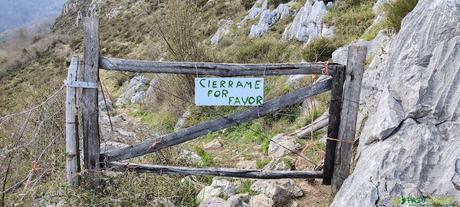 Valla en las inmediaciones de Otura camino a la antena