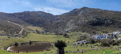 Lago en la Vega de las Capillas del Monsacro