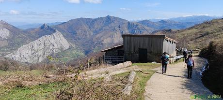 Pista a Los Llanos desde la zona de Viapará.