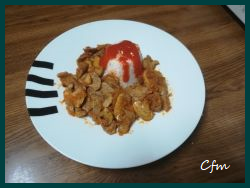 Añojo en salsa de tomate con champiñones y arroz