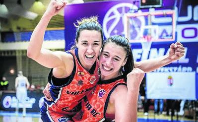 grandes momentos cuando aparece Raquel Carrera todavía competitiva, concentrada resolutiva