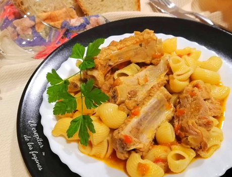 GUISO DE COSTILLAS CON CARACOLAS GUISO DE COSTILLAS CON CARACOLAS