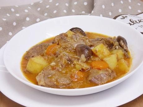 CONEJO CON PATATAS AL AROMA DE LAUREL conejo con patatas