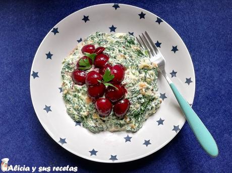 ESPINACAS A LA CREMA CON NUECES Y CEREZAS