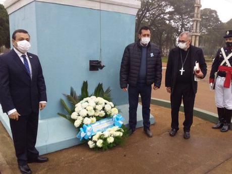 Herrera Ahuad: «La salud debe seguir creciendo y desarrollándose» Oscar Herrera Ahuad encabezó los actos por el Día de la Bandera.