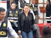 Perú: Juez decreta Fujimori siga libre pero reunirse colaboradores