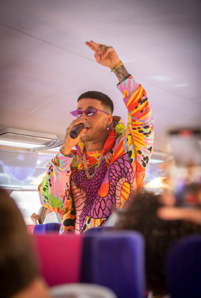 OUIGO presenta «Se dice OUIGO», una canción de Maikel Delacalle