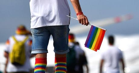 Presidente de Hungría firma ley que prohíbe hablar a menores sobre la homosexualidad