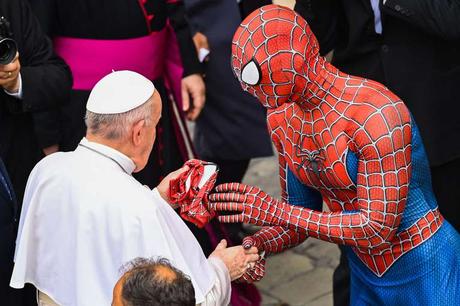 Spiderman estuvo con el Papa Francisco en el Vaticano