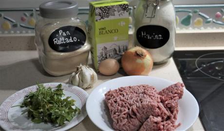 Los ingredientes necesarios para hacer las albóndigas caseras tradicionales
