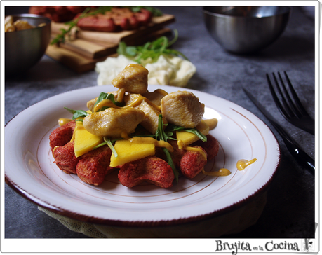 Gofres de patata con pollo y salsa de curry - mango Gofres de patata con pollo y salsa de curry - mango