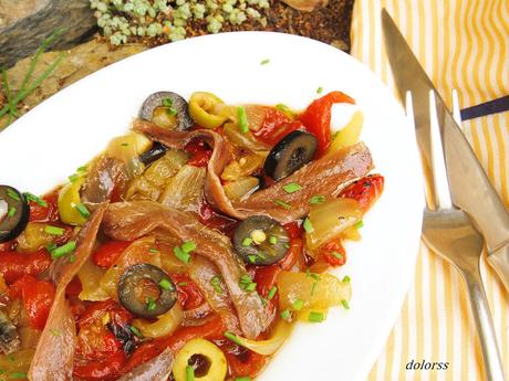 Pimientos y cebollas con anchoas y aliño de Jerez Pimientos y cebollas con anchoas y aliño de Jerez