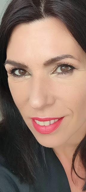 Paleta Courage de Revolution: Info, swatches y 3 looks con ella 09