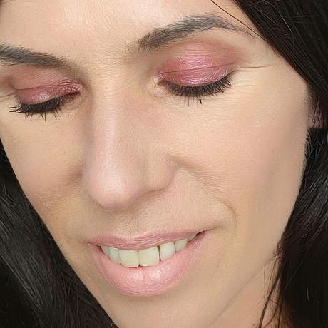 look burdeos Paleta Courage de Revolution: Info, swatches y 3 looks con ella 15