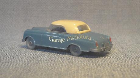 Mercedes-Benz 220 S Cabriolet de la marca Wiking de los años sesenta