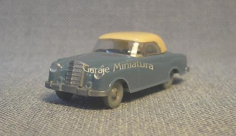 Mercedes-Benz 220 S Cabriolet de la marca Wiking de los años sesenta