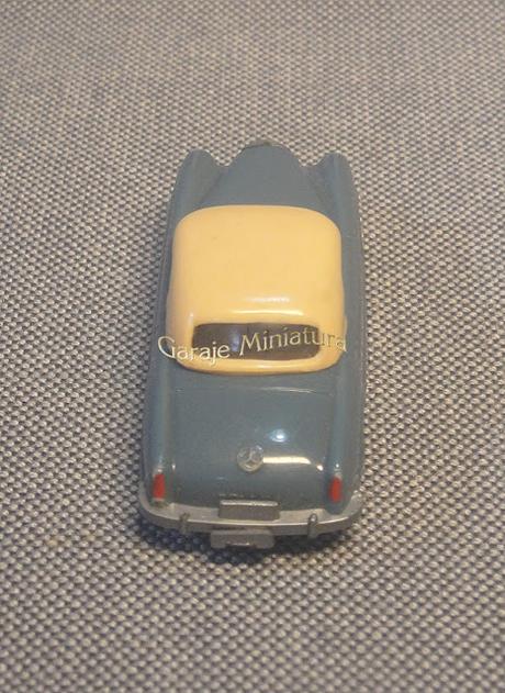 Mercedes-Benz 220 S Cabriolet de la marca Wiking de los años sesenta