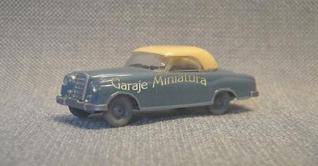 Mercedes-Benz 220 S Cabriolet de la marca Wiking de los años sesenta