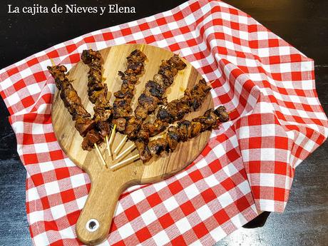 Brochetas marroquíes de asadurilla de cabrito