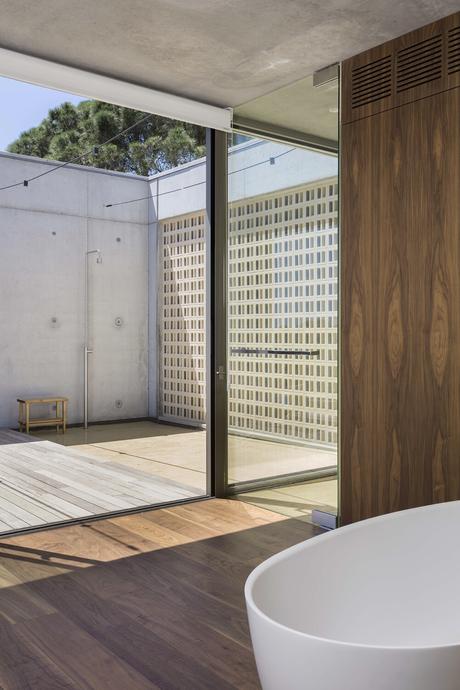 delikatissen vistas al mediterráneo villa de verano villa de hormigón con piscina spanish home open kitchen open concept estilo moderno minimalista estilo contemporáneo estilo bruto decoración interiores decoración girona coastal spain casa de hormigón delikatissen vistas al mediterráneo villa de verano villa de hormigón con piscina spanish home open kitchen open concept estilo moderno minimalista estilo contemporáneo estilo bruto decoración interiores decoración girona coastal spain casa de hormigón