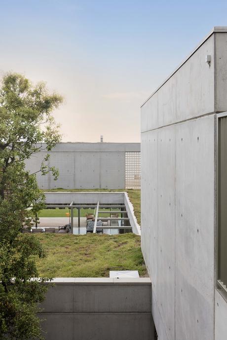 delikatissen vistas al mediterráneo villa de verano villa de hormigón con piscina spanish home open kitchen open concept estilo moderno minimalista estilo contemporáneo estilo bruto decoración interiores decoración girona coastal spain casa de hormigón delikatissen vistas al mediterráneo villa de verano villa de hormigón con piscina spanish home open kitchen open concept estilo moderno minimalista estilo contemporáneo estilo bruto decoración interiores decoración girona coastal spain casa de hormigón