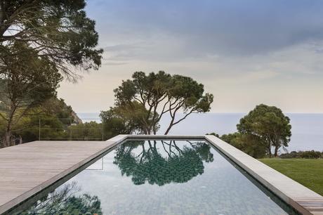 delikatissen vistas al mediterráneo villa de verano villa de hormigón con piscina spanish home open kitchen open concept estilo moderno minimalista estilo contemporáneo estilo bruto decoración interiores decoración girona coastal spain casa de hormigón delikatissen vistas al mediterráneo villa de verano villa de hormigón con piscina spanish home open kitchen open concept estilo moderno minimalista estilo contemporáneo estilo bruto decoración interiores decoración girona coastal spain casa de hormigón