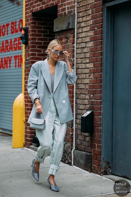 Cómo combinar el bolso: nos inspiramos en la influencer Leonie Hanne para ir siempre perfecta