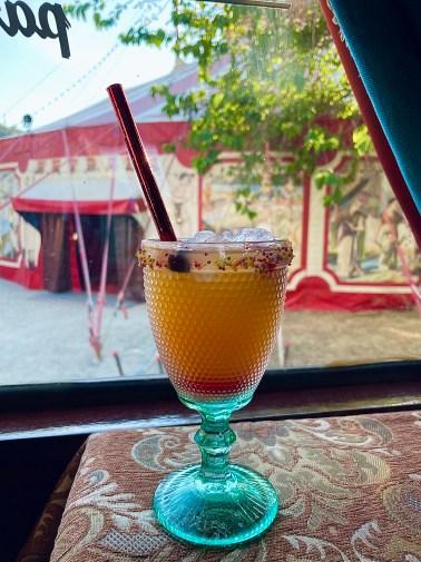 Niedziela y Emily inauguran la cafetería!