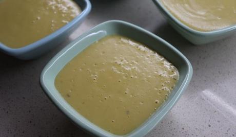 Natillas de Manzana en Mambo Preparamos las natillas y las echamos en los moldes