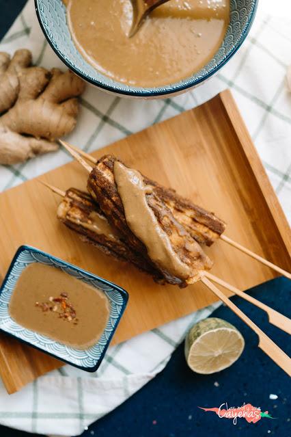 Pinchitos de Tofu con Salsa Satay