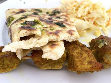 delikatissen the best and easiest homemade naan bread Soft naan bread pan turco pan naan con ajo y perejil pan hecho en la sartén pan de oriente pan casero masa para pan plano how to make naan bread home made naan bread garlic naan bread easy naan bread como hacer pan indio baking bread  