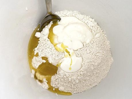 delikatissen the best and easiest homemade naan bread Soft naan bread pan turco pan naan con ajo y perejil pan hecho en la sartén pan de oriente pan casero masa para pan plano how to make naan bread home made naan bread garlic naan bread easy naan bread como hacer pan indio baking bread  