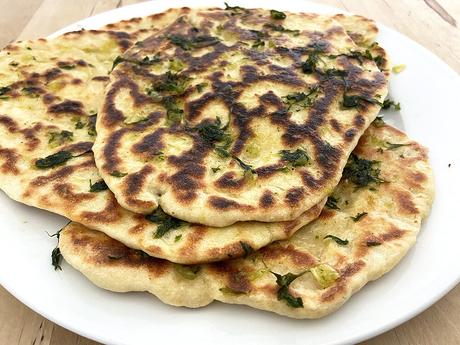 delikatissen the best and easiest homemade naan bread Soft naan bread pan turco pan naan con ajo y perejil pan hecho en la sartén pan de oriente pan casero masa para pan plano how to make naan bread home made naan bread garlic naan bread easy naan bread como hacer pan indio baking bread  