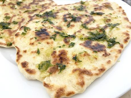 delikatissen the best and easiest homemade naan bread Soft naan bread pan turco pan naan con ajo y perejil pan hecho en la sartén pan de oriente pan casero masa para pan plano how to make naan bread home made naan bread garlic naan bread easy naan bread como hacer pan indio baking bread  