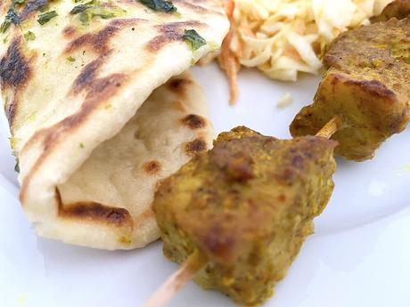 delikatissen the best and easiest homemade naan bread Soft naan bread pan turco pan naan con ajo y perejil pan hecho en la sartén pan de oriente pan casero masa para pan plano how to make naan bread home made naan bread garlic naan bread easy naan bread como hacer pan indio baking bread  