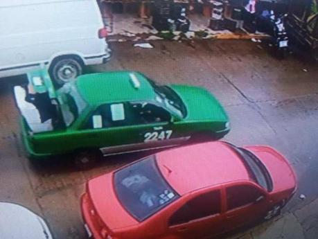 Taxista roba a persona de la tercera edad