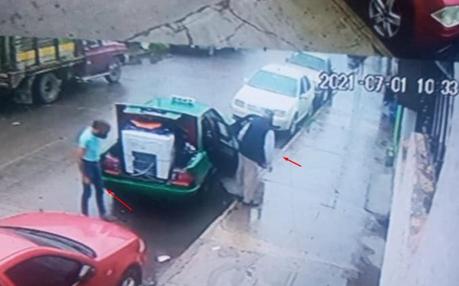 Taxista roba a persona de la tercera edad