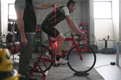 Pedalada Simétrica: El balanceo adecuado de tu cuerpo