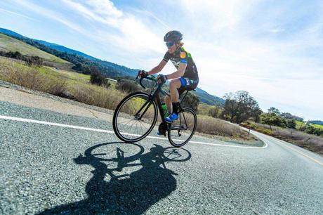 Ciclismo, qué es mejor, ¿entrenar solo o en grupo?
