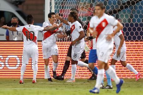 ¡Arriba Perú! Selección peruana clasifica por penales a la semifinal de la Copa América ¡Arriba Perú! Selección peruana clasifica por penales a la semifinal de la Copa América