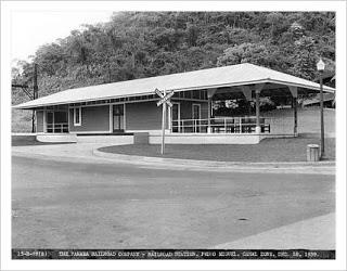 Estación de Ferrocarril de la comunidad de Pedro Miguel en 1939 Estación de Ferrocarril de la comunidad de Pedro Miguel en 1939