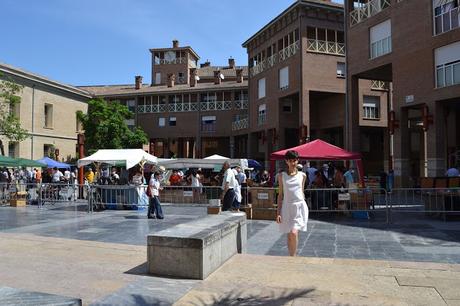 BLOGSSIPGIRL TE PROPONE: LOS DISEÑOS ÚNICOS DE THE GIRL AND THE DOG SE FUNDEN CON EL ARTE Y ENCANTO DE LA PLAZA SAN BRUNO BLOGSSIPGIRL TE PROPONE: LOS DISEÑOS ÚNICOS DE THE GIRL AND THE DOG SE FUNDEN CON EL ARTE Y ENCANTO DE LA PLAZA SAN BRUNO