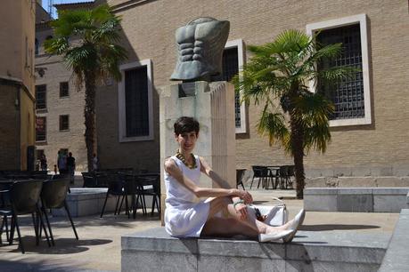 BLOGSSIPGIRL TE PROPONE: LOS DISEÑOS ÚNICOS DE THE GIRL AND THE DOG SE FUNDEN CON EL ARTE Y ENCANTO DE LA PLAZA SAN BRUNO BLOGSSIPGIRL TE PROPONE: LOS DISEÑOS ÚNICOS DE THE GIRL AND THE DOG SE FUNDEN CON EL ARTE Y ENCANTO DE LA PLAZA SAN BRUNO
