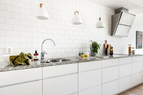 delikatissen scandinavian kitchen scandinavian formal eatingroom scandinavian eatingroom scandi kitchen nordic style nordic kitchen cocina sin muebles arriba cocina nórdica cocina moderna cocina grande cerrada cocina escandinava cocina con office cocina comedor cocina blanca  
