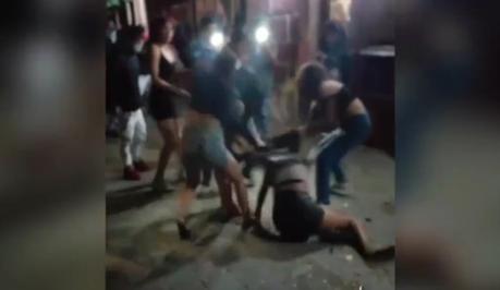 (Video) Un grupo de Mujeres dan brutal golpiza a otra en Avenida Carranza
