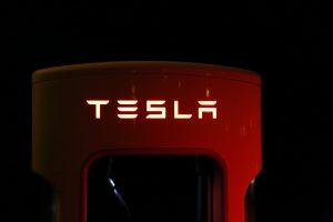 Elon Musk confirma que el cibercamión de Tesla tendrá dirección a las 4 ruedas como el ‘modo cangrejo’ del Hummer EV
