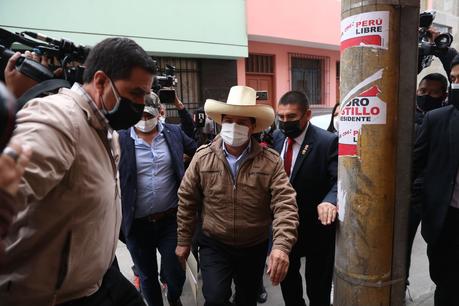 Pedro Castillo rechaza relación con posibles actos de corrupción para su campaña