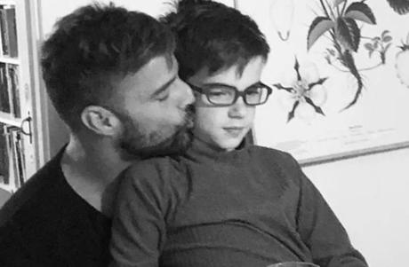 Instagram reporta foto que Ricky Martin publicó junto a uno de sus hijos